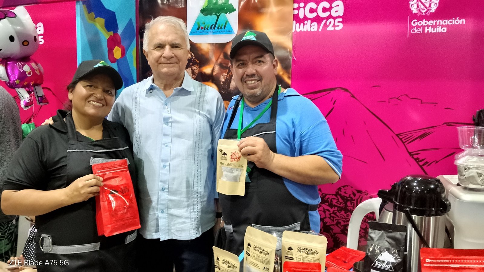 Yadul Coffee presentando sus productos en un evento regional del Huila