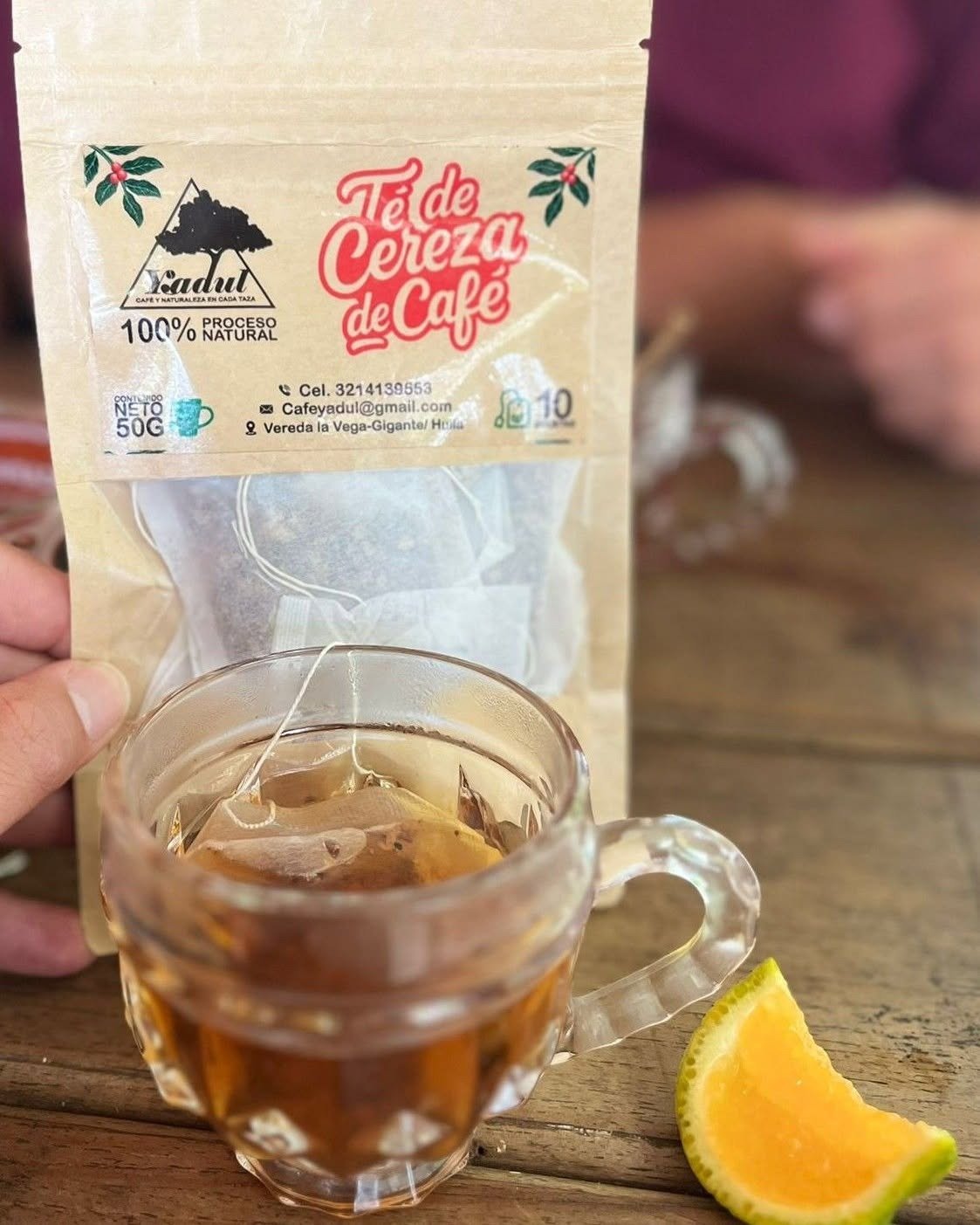Preparación caliente de té de cereza Yadul Coffee